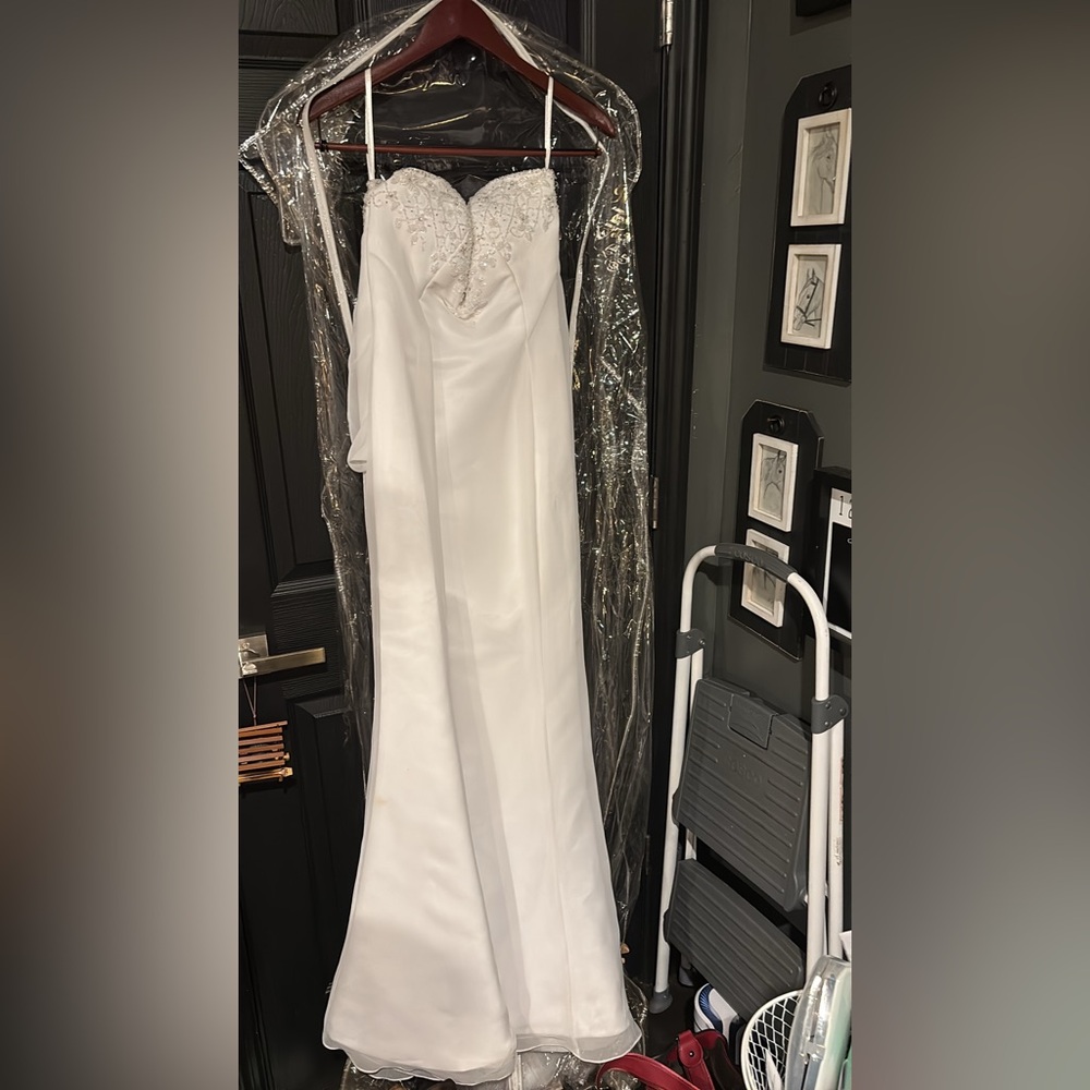 Elegant White Wedding Gown with Embellished Bodice